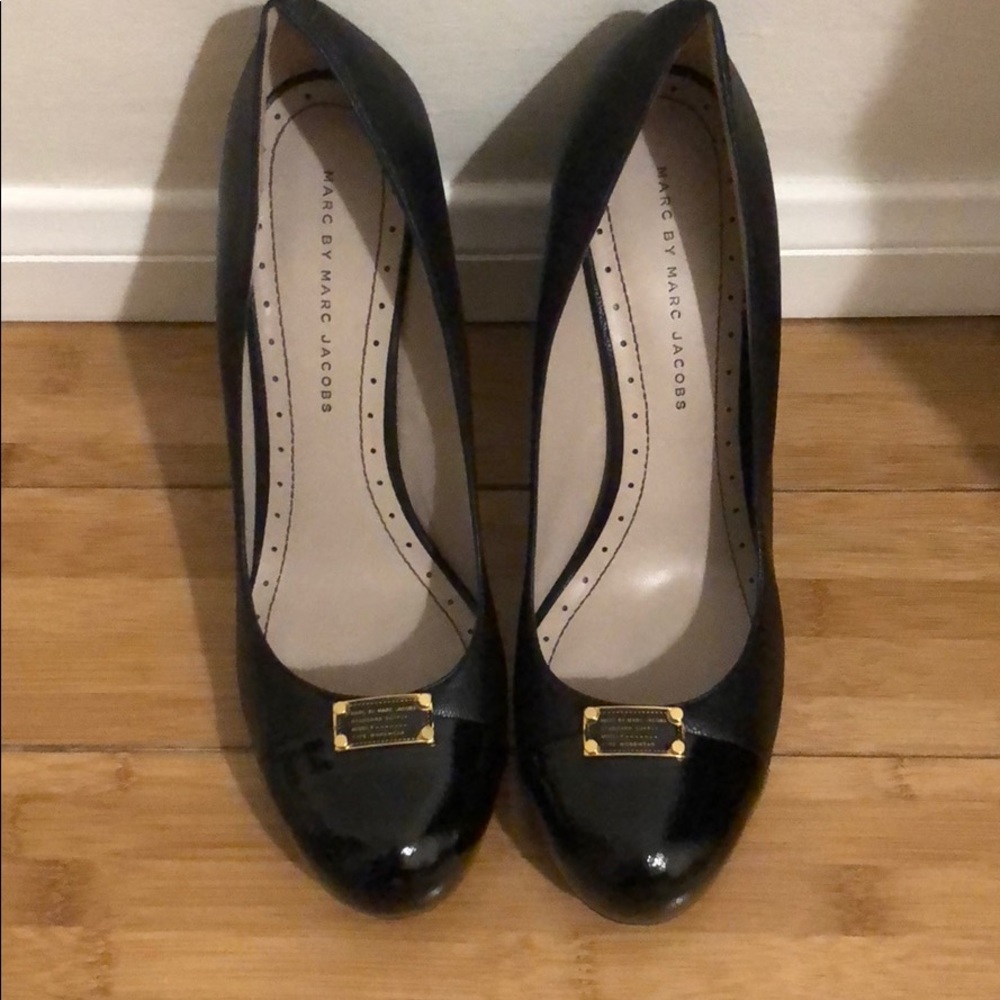 Marc by Marc Jacobs black patent platform pumps